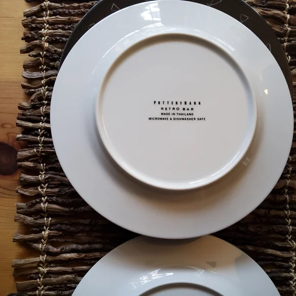Pottery Barn Retro Salad Appetizer Plates.  Set Of 6 EUC - Picture 9 of 11